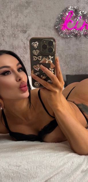 Model - kimberry bigtits