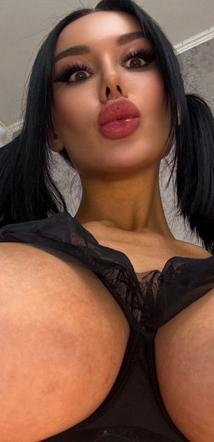 Model - kimberry bigtits