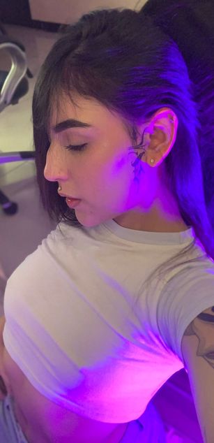 Model - Violet Blaze blowjob