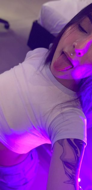 Model - Violet Blaze blowjob