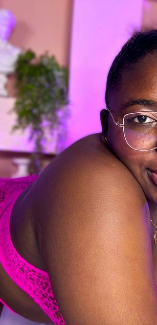 Model - Nany Moreno deepthroat