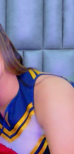 Model - Zoe Roux  curvy