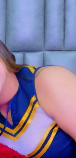 Model - Zoe Roux  curvy