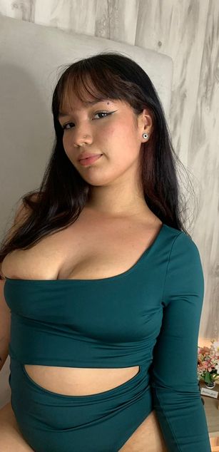 Model - cataleyadilucas feet