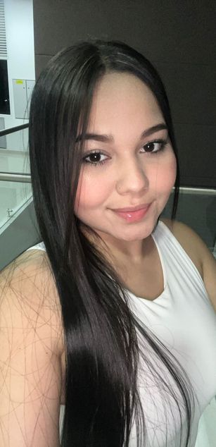 Model - EstrellaDorada COLOMBIAN