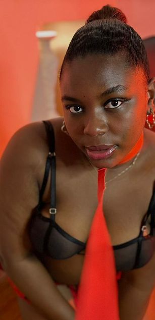 Model - Nany Moreno deepthroat