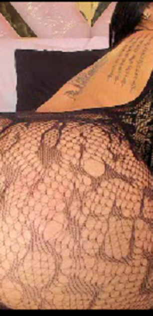 Model - Brianna Hill deepthroat