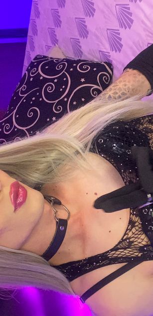 Model - AngelsJones striptease