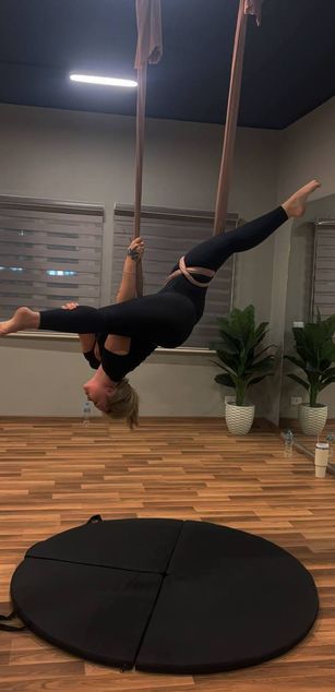 Model - TracyBlady legs