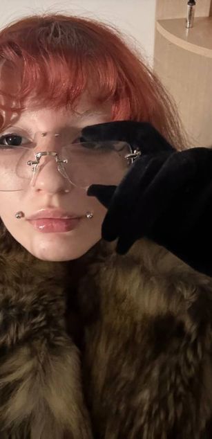 Model - Lorelei roundass