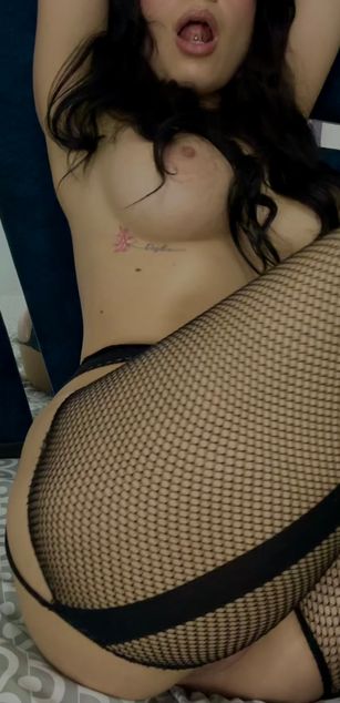 Model - lizzie ross deepthroat