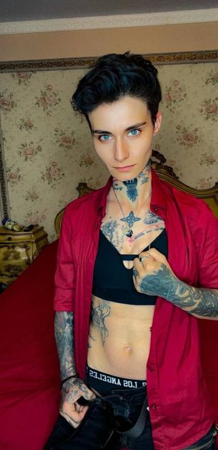 Model - KennyXX feet