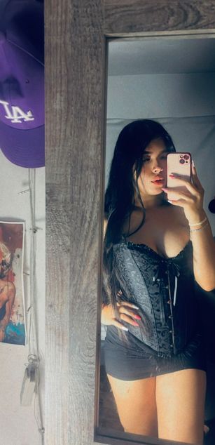 Model - Valen Rosse blowjob