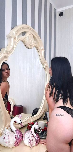 Model - CelineSkye bigass