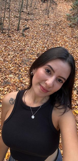 Model - Luna Carter JOI