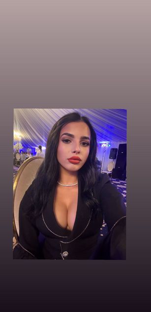 Model - Angela Bryn streaptease