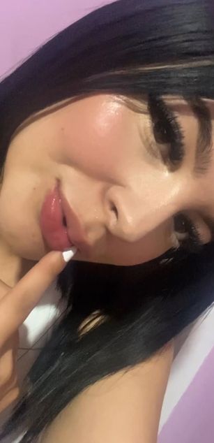 Model - Brianna Hill deepthroat