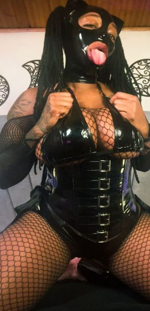 Model - Seductress Medussa curvy