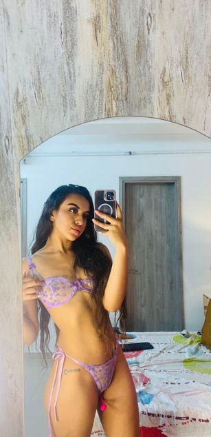 Model - LeslieBush blowjob