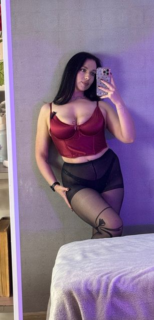 Model - Luna Night blowjob