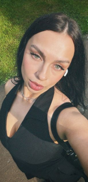 Model - Luna Night blowjob