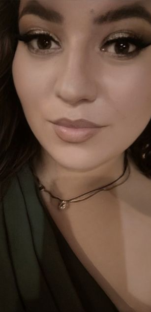 Model - Harper brunette