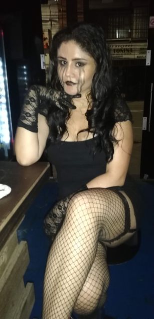 Model - anniemiau whip