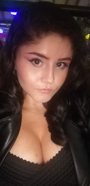 Model - anniemiau whip