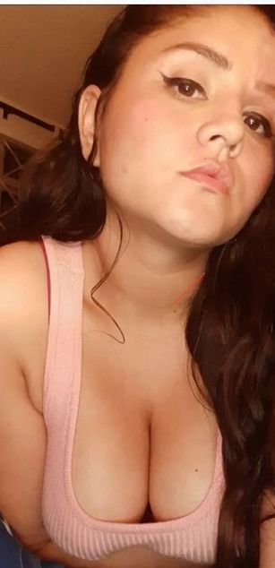 Model - anniemiau whip