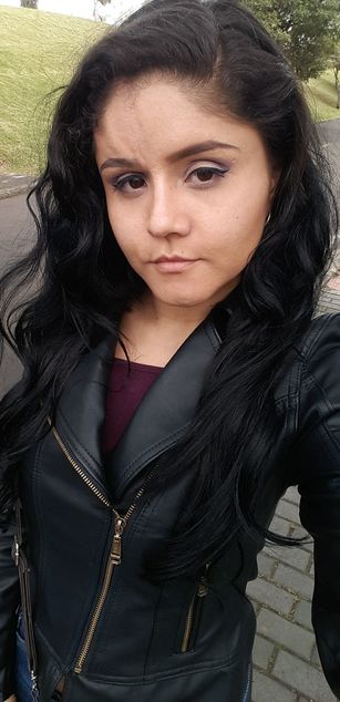 Model - anniemiau whip