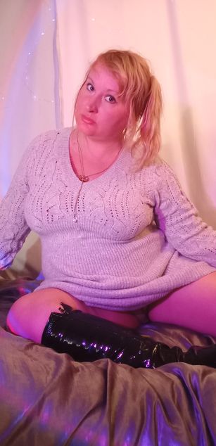 Model - XHelenaX90 ass