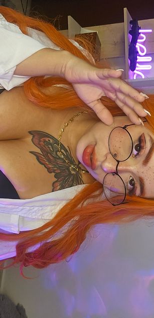 Model - coraline sexy