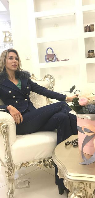 Model - Lady OMG addictive