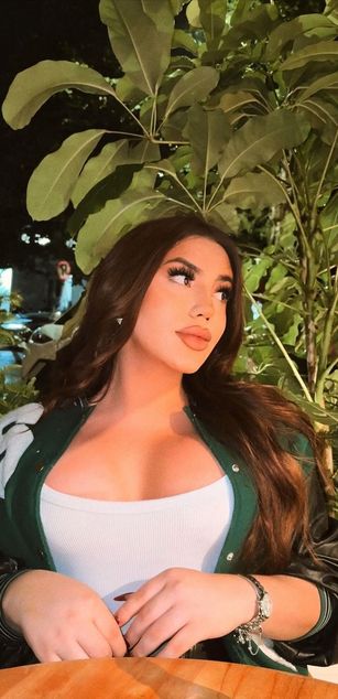 Model - Kendal Rossie masturbation