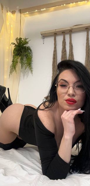 Model - LunnaGray blowjob