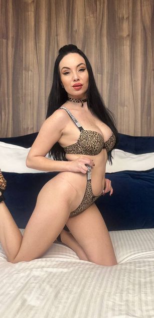 Model - LunnaGray blowjob