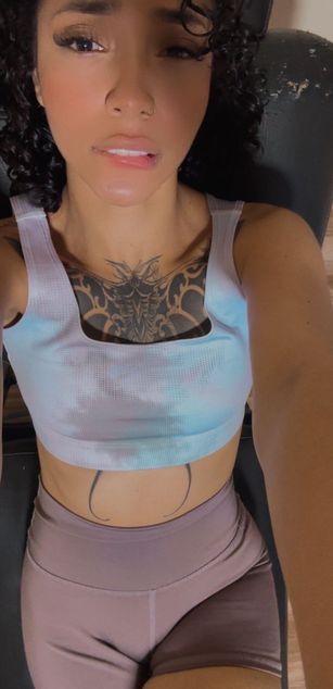 Model - SilvanaOwen JOI