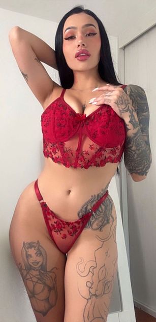 Model - Valeria Volkova deepthroat