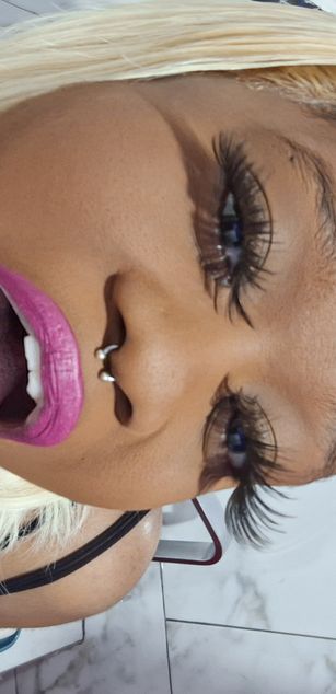 Model - Akelia-Too-Nasty Ebony