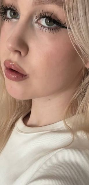 Model - Alice roleplay