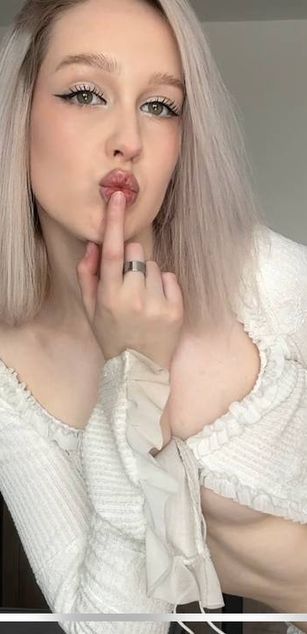 Model - Alice roleplay