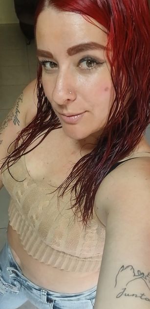 Model - pamela bigtits