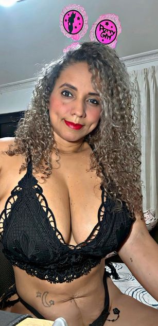 Model - LaCrespa bigtits