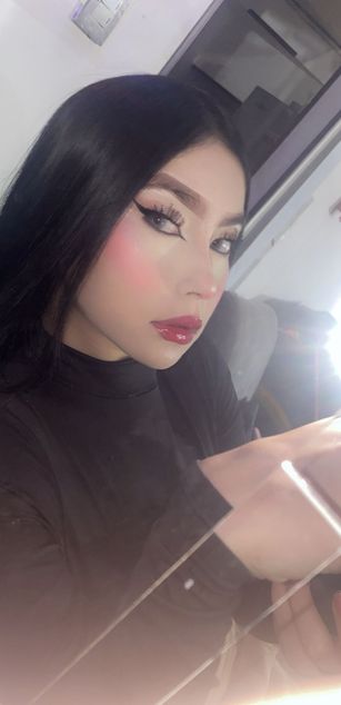 Model - BellaDalthon feet