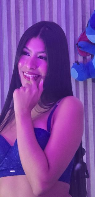 Model - LissaWild deepthroat