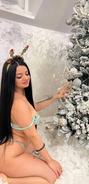 Model - AprilGold18 dildo