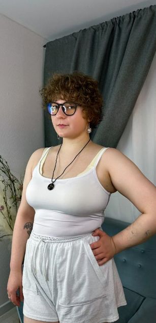 Model - Melissa curvy