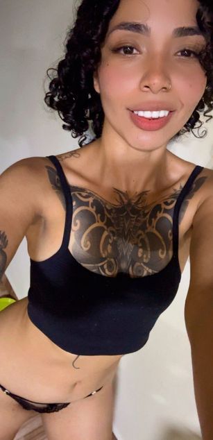 Model - SilvanaOwen JOI