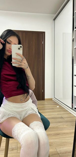 Model - MoonlightQueen femdom