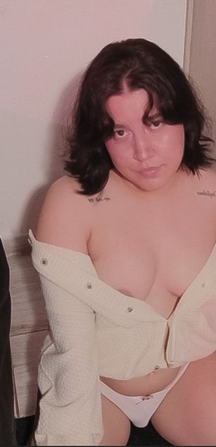 Model - ValMoonlight curvy